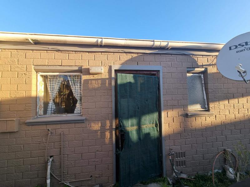 2 Bedroom Property for Sale in Lentegeur Western Cape